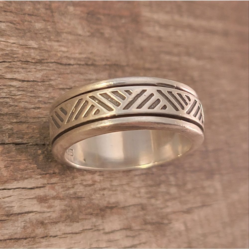 Vintage Sterling Silver Spinner Ring With Decorative Black Antiquing Sz 8 - Picture 4 of 8